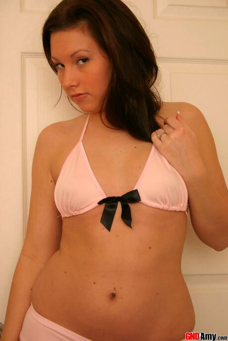 GND Amy invites you to browse their xxx pics with Amy showing sexy shape