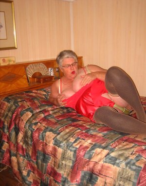 TAC Amateurs are proud to present you with a xxx photos featuring Girdle Goddess in sex with sex toy scene