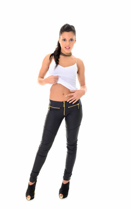 iStripper invite you to explore xxx pictures featuring Apolonia demonstrating nice body