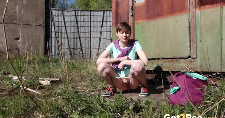 Got 2 Pee are pleased to offer you a free photos featuring Mariam in watersport fantasy