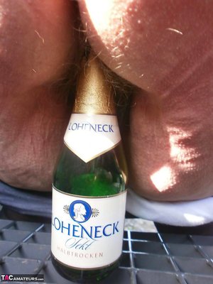 TAC Amateurs pics collection featuring Caro in play with pussy scene